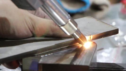 大功率激光焊接機適合大型制造業